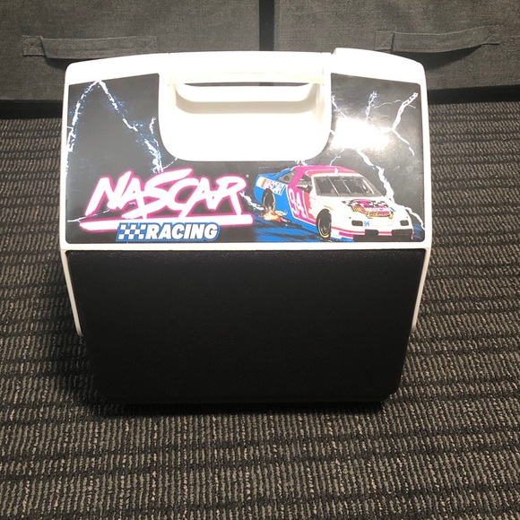 🌸 NASCAR Racing Cooler with Car Design - Picture 5 of 6